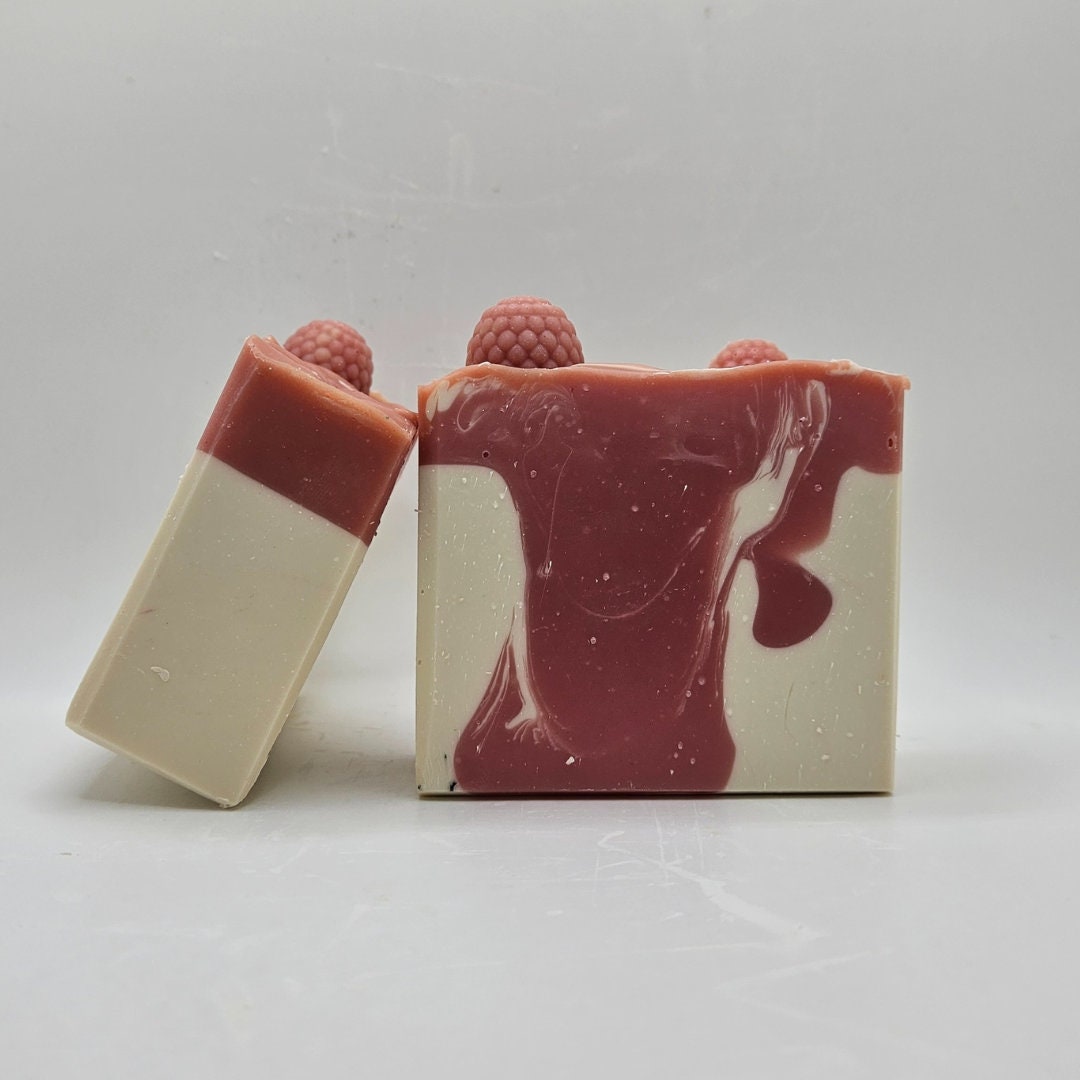 Raspberry Hemp Soap Bar | Natural Handmade Soap | Fruity Scent | Vegan Skincare | Moisturizing & Nourishing | Eco-Friendly Gift